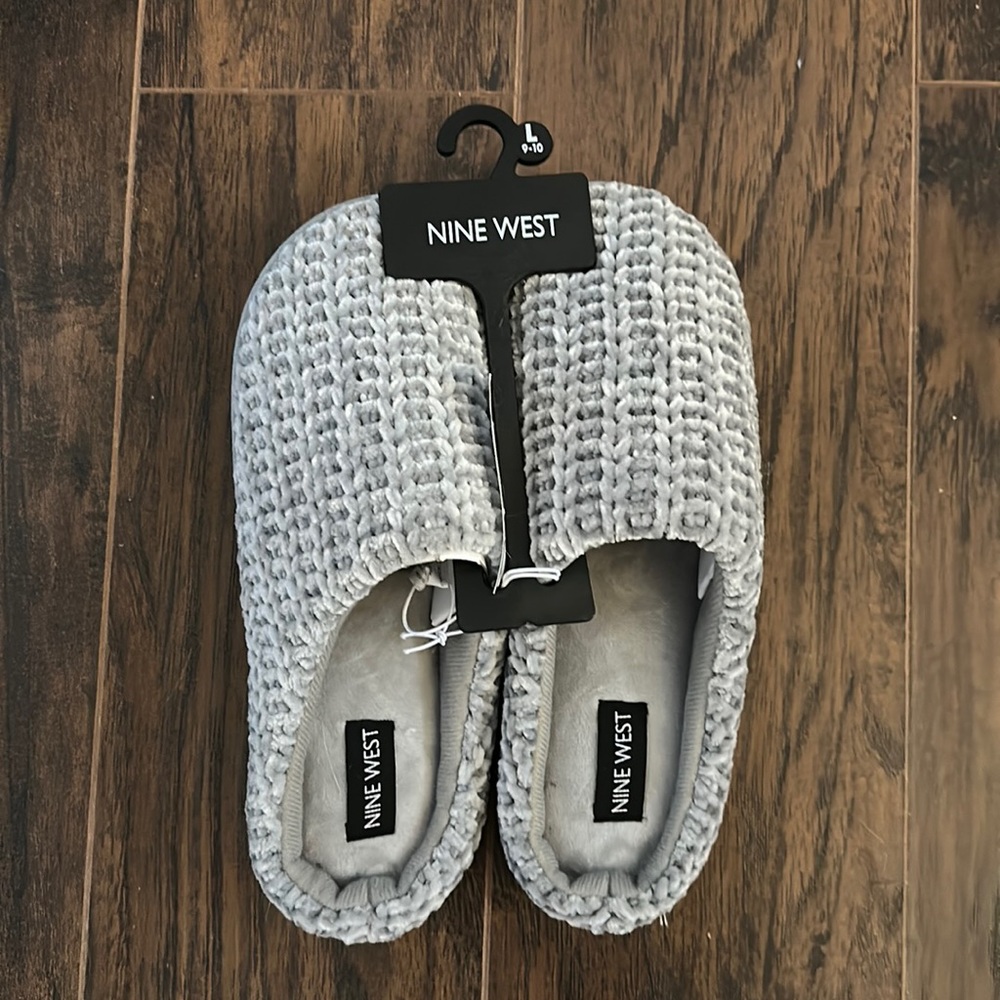 New Nine West slippers